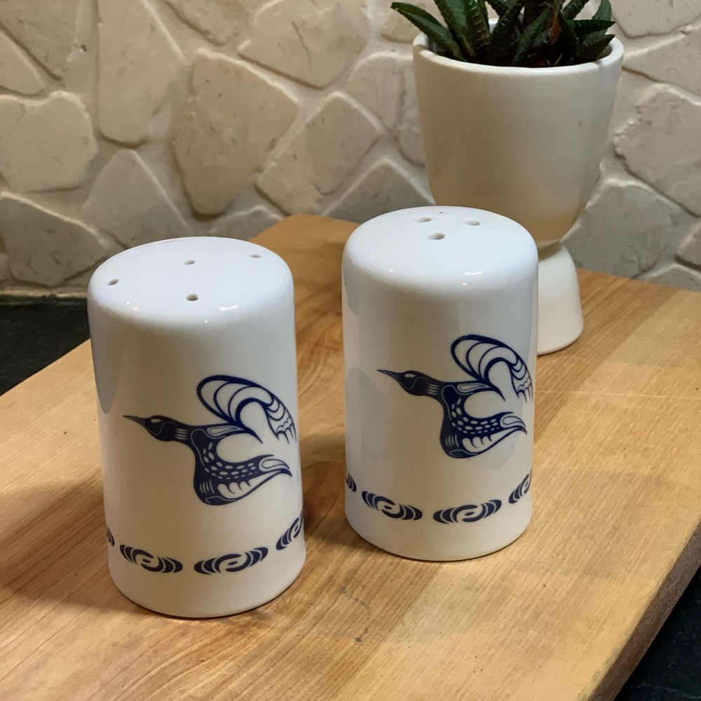 VINTAGE INDIGENOUS STYLE ART | Salt & Pepper Shakers | Blue and White